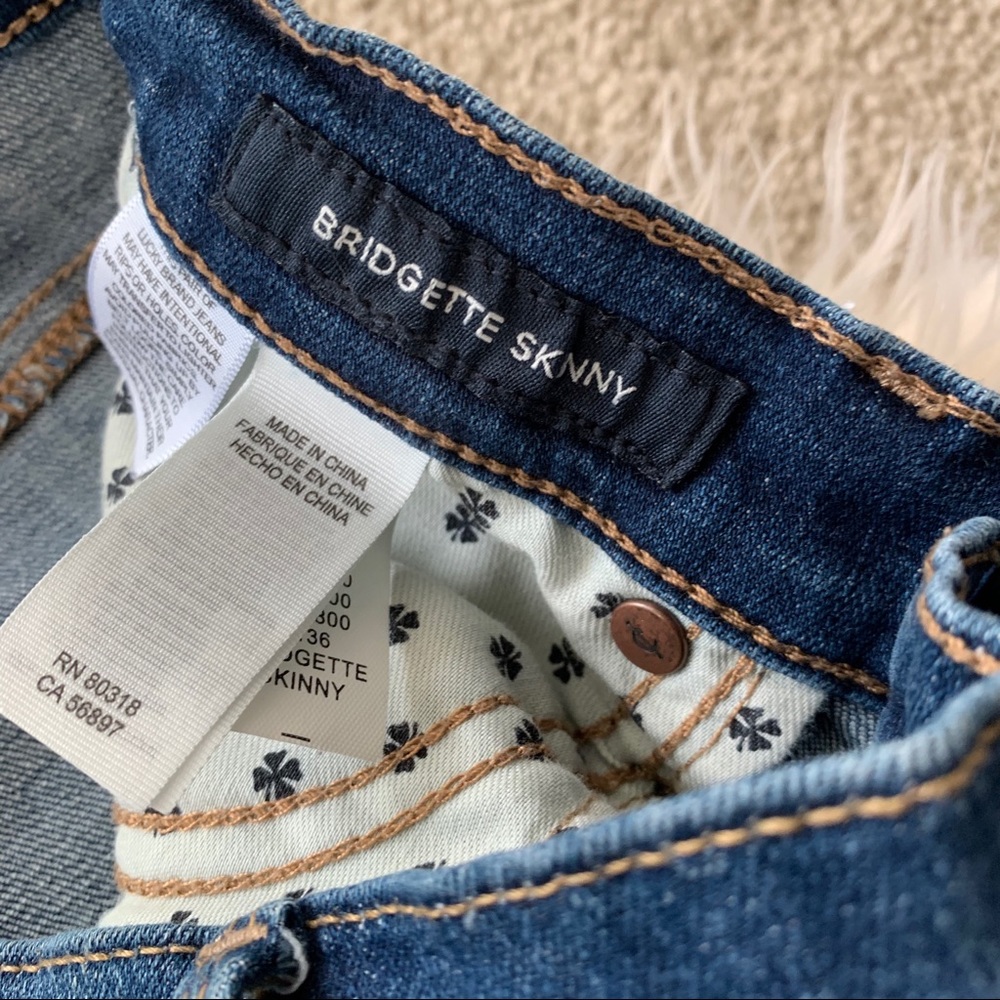 Lucky Brand 🍀 Blue Jeans - Picture 2 of 7